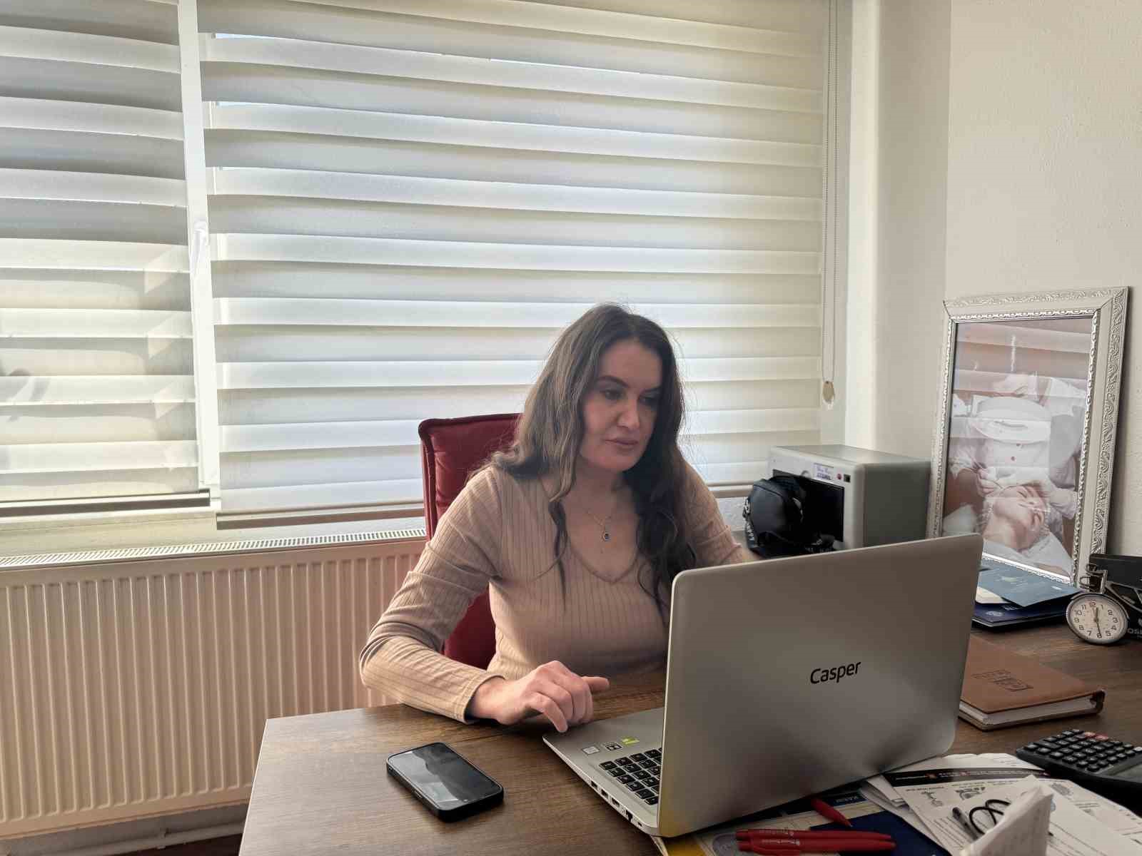 "Gazeteci bu işten ne anlar" diyenlere inat kalemi bıraktı, güzelliğe imza attı
