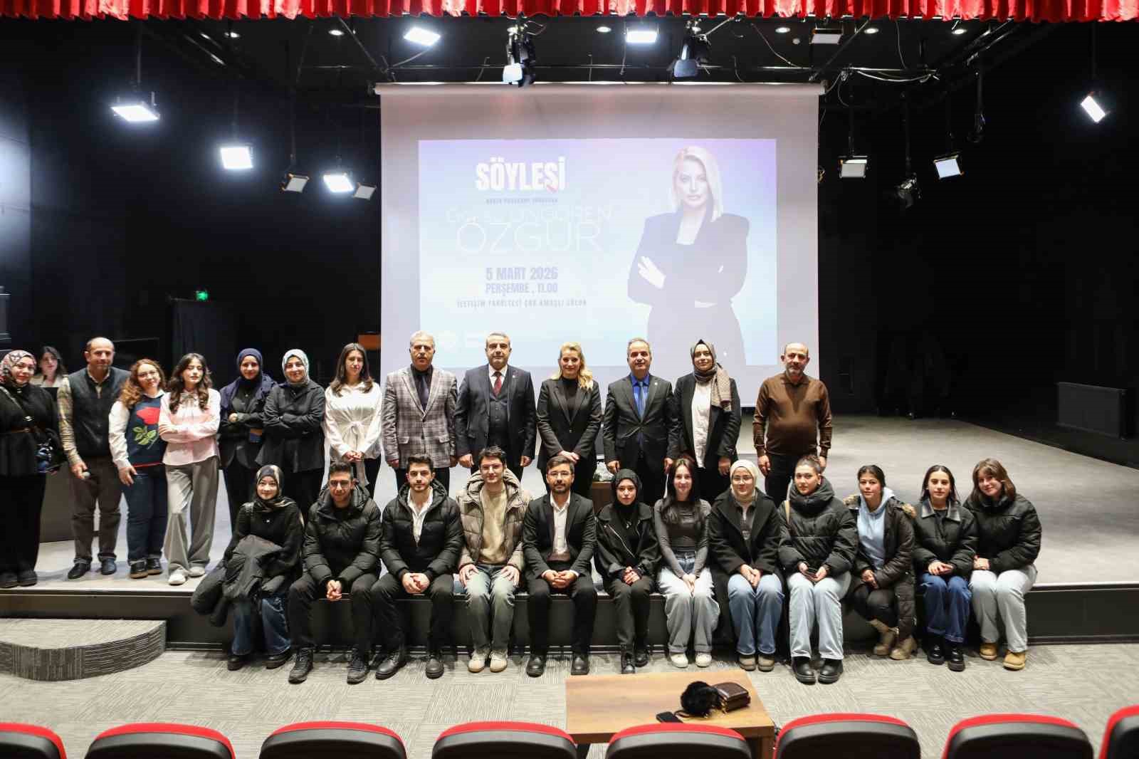 Gazeteci Göksü Öngören Özgür, Atatürk Üniversitesinde öğrencilerle buluştu
