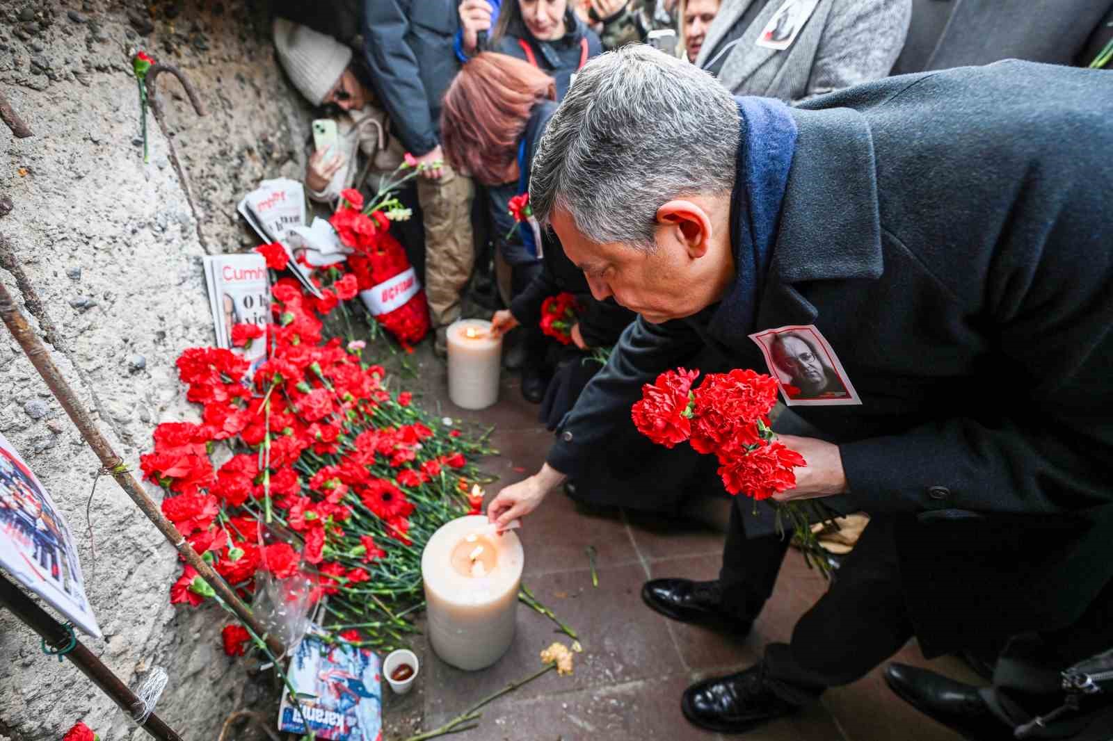 Gazeteci-Yazar Uğur Mumcu ölümünün 33’üncü yılında anıldı
Gazeteci-Yazar Uğur Mumcu ölümünün 33’üncü yılında anıldı