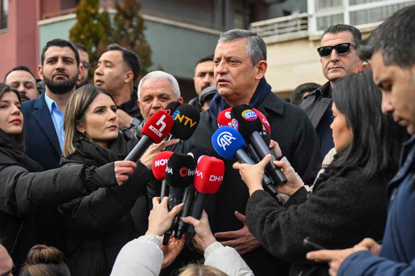 Gazeteci-Yazar Uğur Mumcu ölümünün 33’üncü yılında anıldı
Gazeteci-Yazar Uğur Mumcu ölümünün 33’üncü yılında anıldı