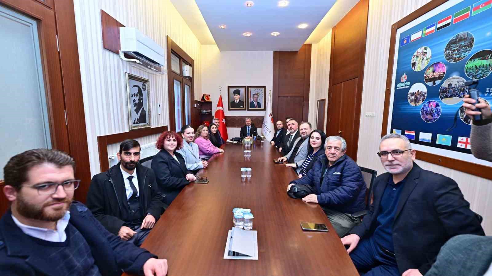 Gazeteciler basın kartlarını Vali Yılmaz’dan aldı
