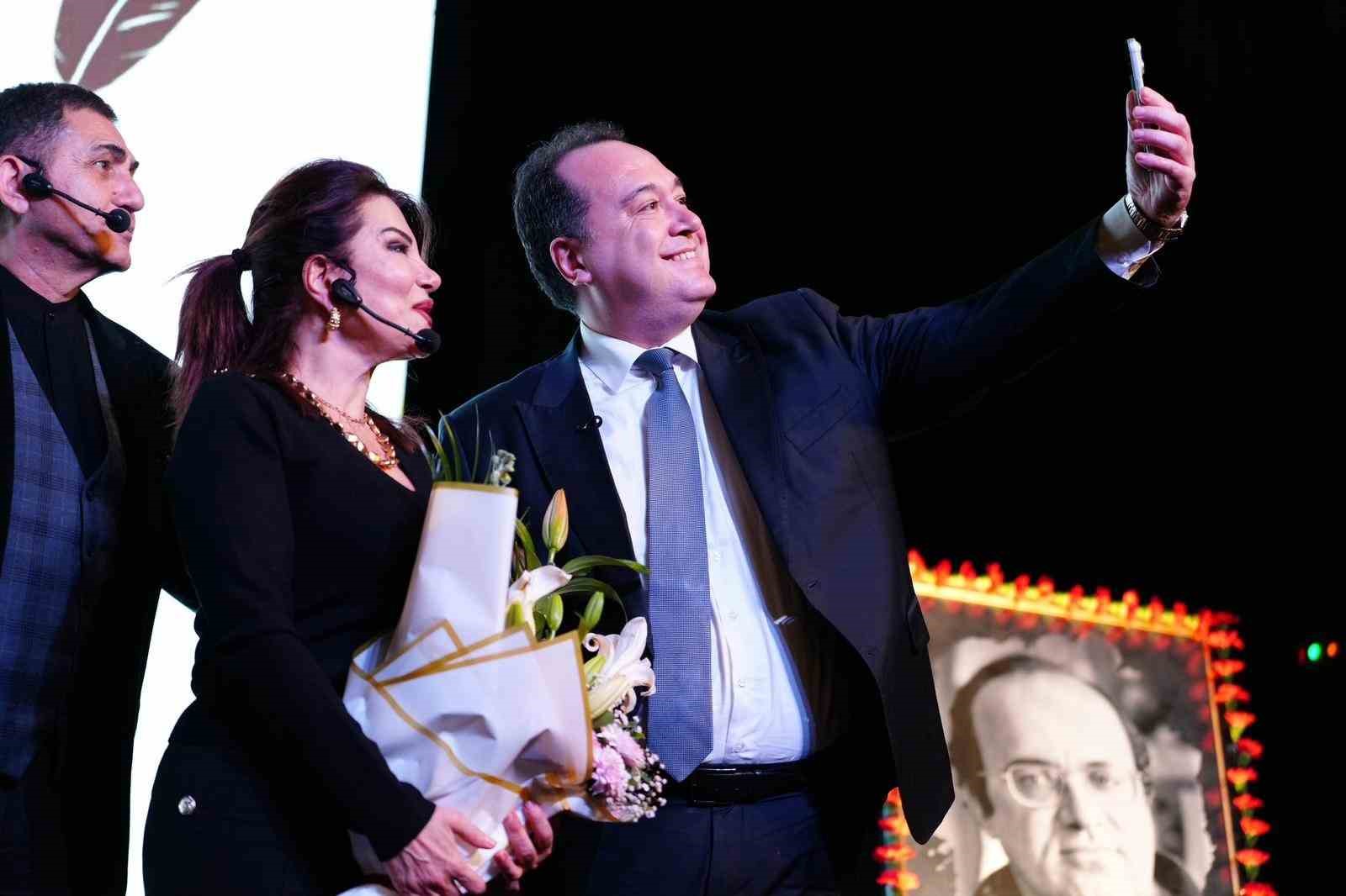 Gazeteciliğin keskin kalemi Uğur Mumcu Manisa’da anıldı
Gazeteciliğin keskin kalemi Uğur Mumcu Manisa’da anıldı