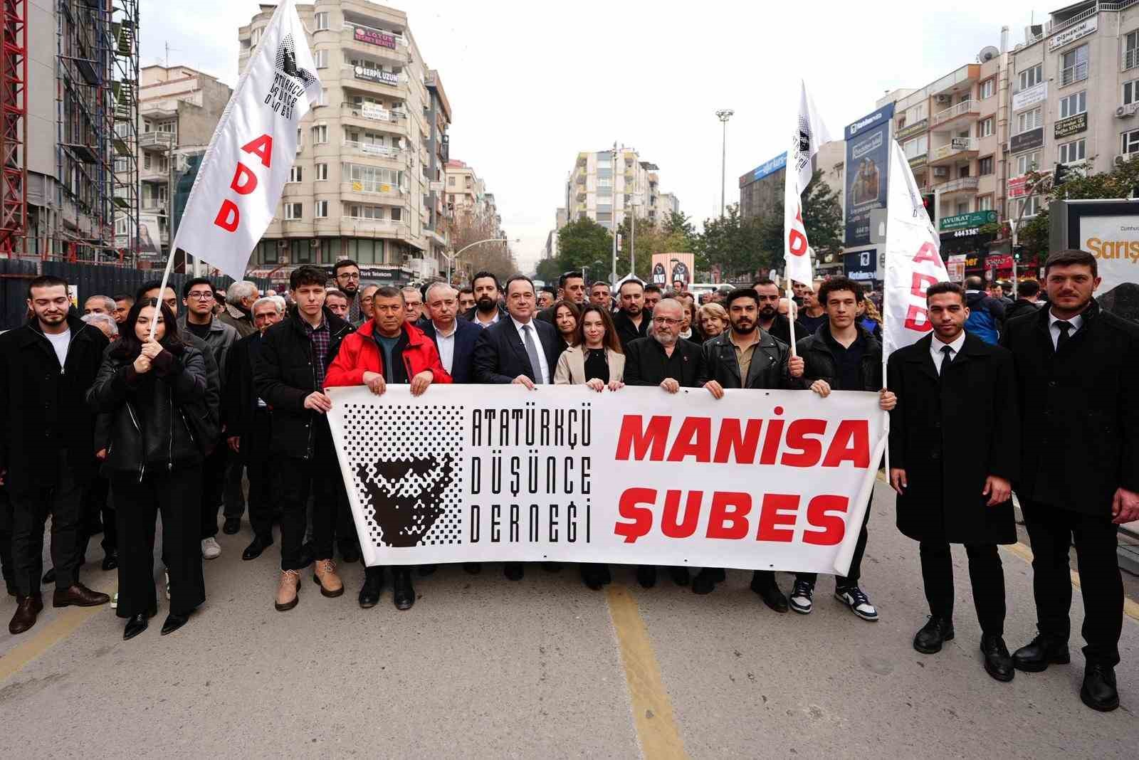 Gazeteciliğin keskin kalemi Uğur Mumcu Manisa’da anıldı
Gazeteciliğin keskin kalemi Uğur Mumcu Manisa’da anıldı