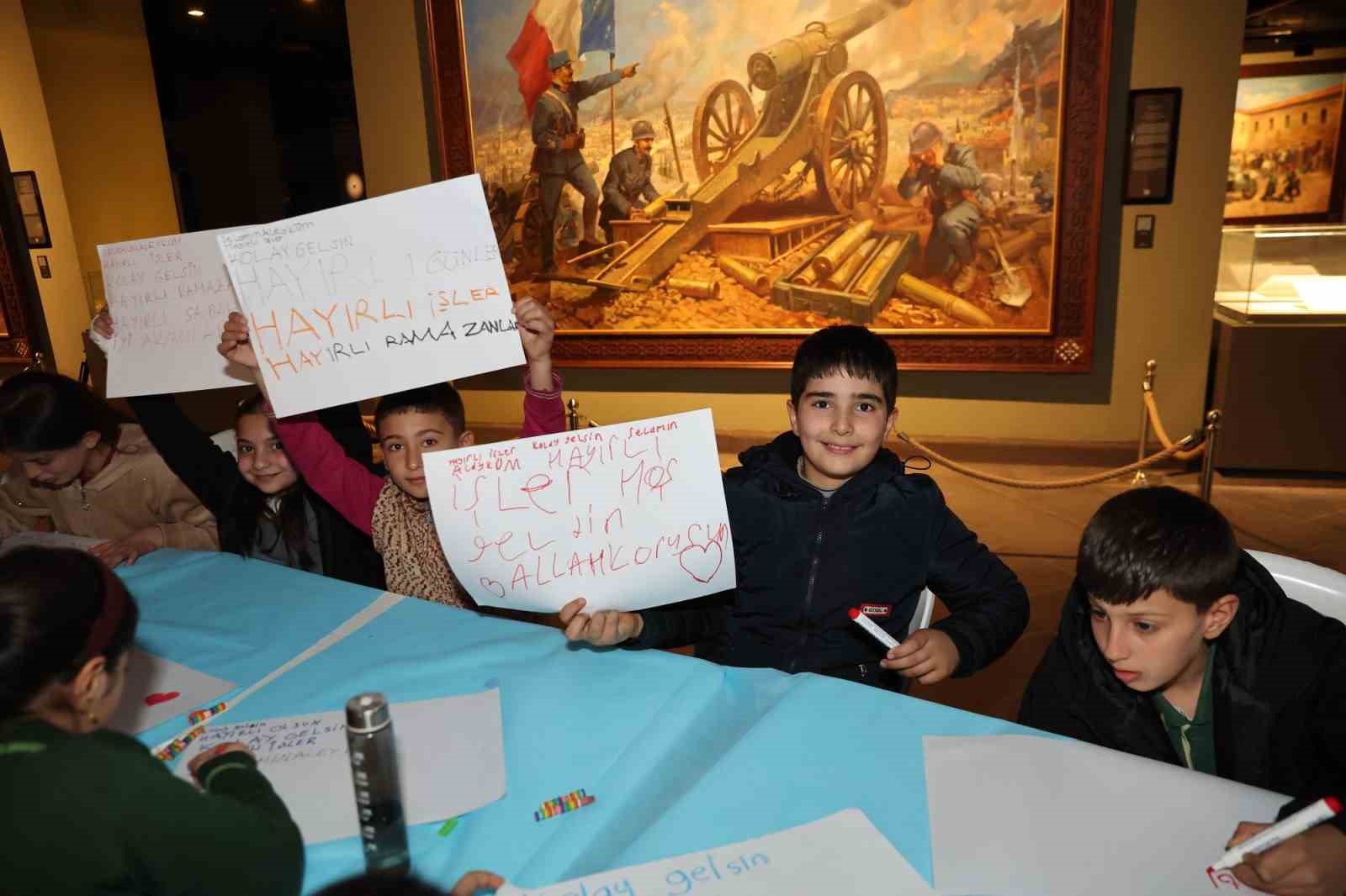 Gazi şehirde iyilik çocuklarla yayılıyor
Gazi şehirde iyilik çocuklarla yayılıyor