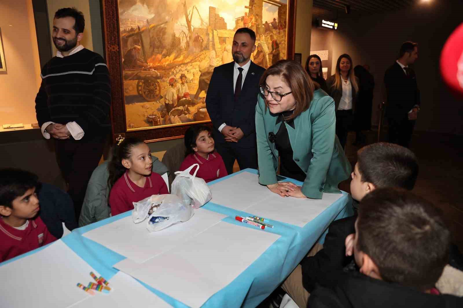 Gazi şehirde iyilik çocuklarla yayılıyor
Gazi şehirde iyilik çocuklarla yayılıyor