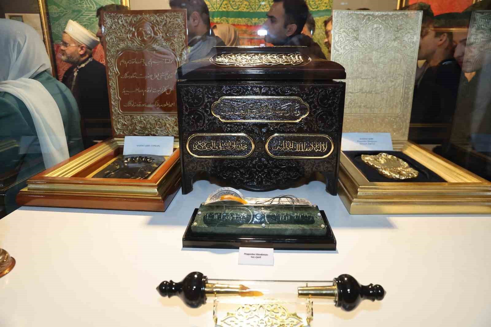 Gaziantep Büyükşehir ev sahipliğinde Mukaddes Emanetler Sergisi vatandaşlarla buluştu
Gaziantep Büyükşehir ev sahipliğinde Mukaddes Emanetler Sergisi vatandaşlarla buluştu