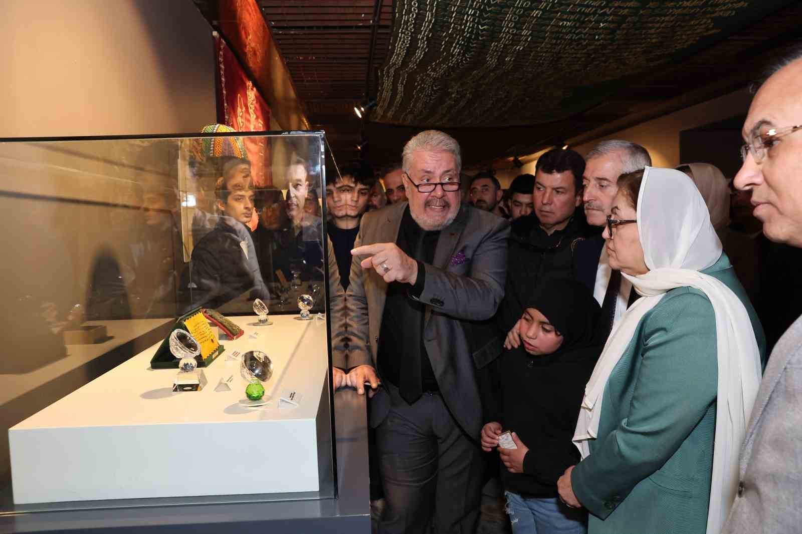 Gaziantep Büyükşehir ev sahipliğinde Mukaddes Emanetler Sergisi vatandaşlarla buluştu
Gaziantep Büyükşehir ev sahipliğinde Mukaddes Emanetler Sergisi vatandaşlarla buluştu