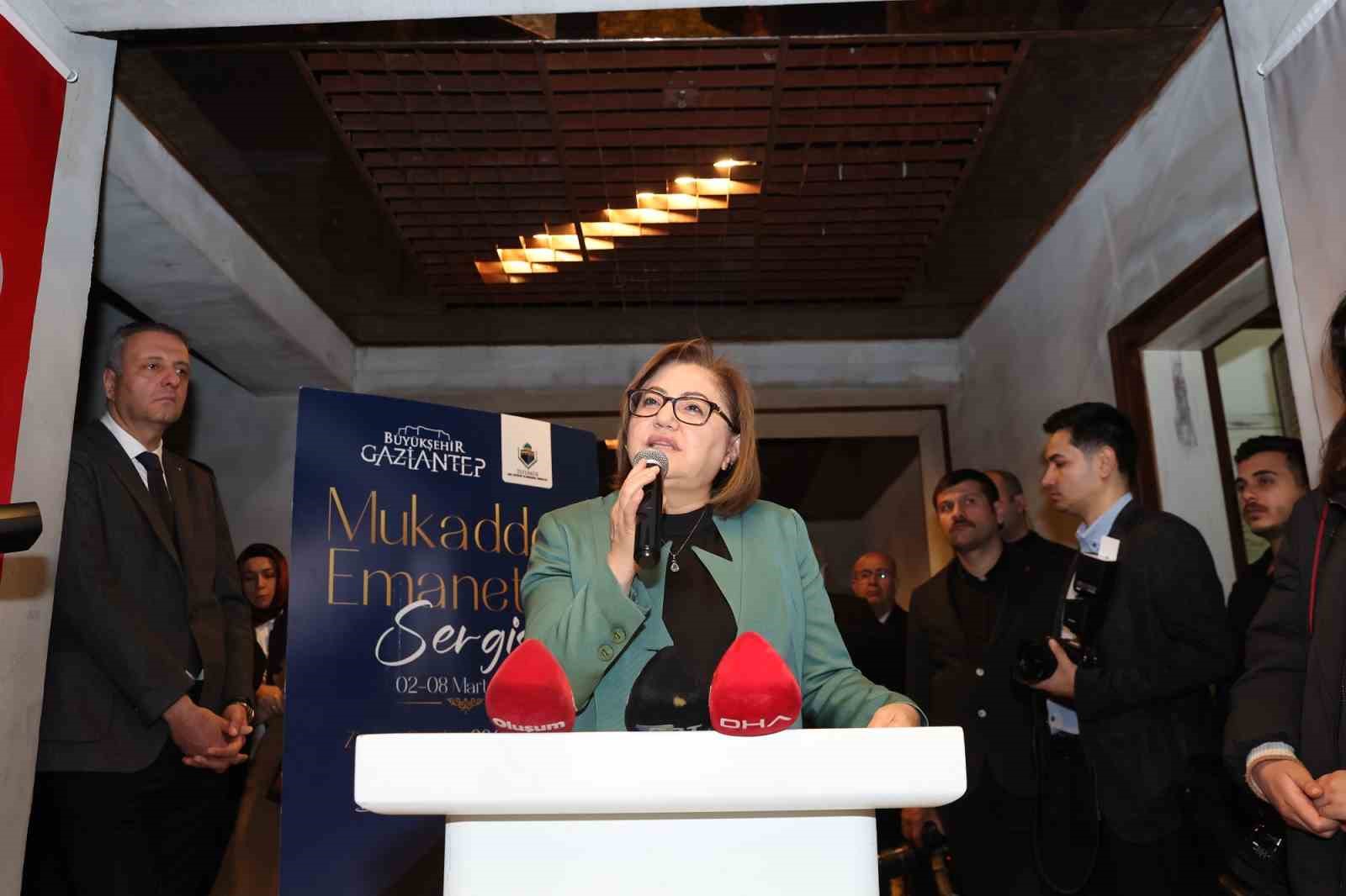 Gaziantep Büyükşehir ev sahipliğinde Mukaddes Emanetler Sergisi vatandaşlarla buluştu
Gaziantep Büyükşehir ev sahipliğinde Mukaddes Emanetler Sergisi vatandaşlarla buluştu