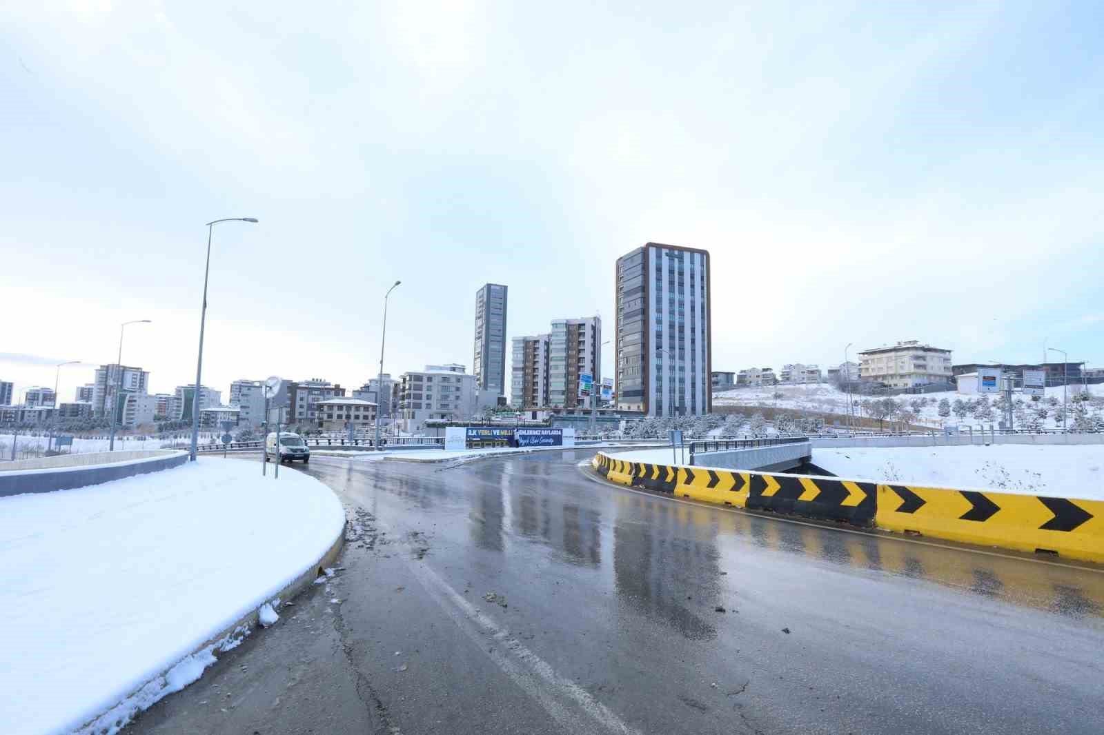 Gaziantep Büyükşehir, kar yağışı ve don riskine karşı hazırlıklarını sürdürüyor

