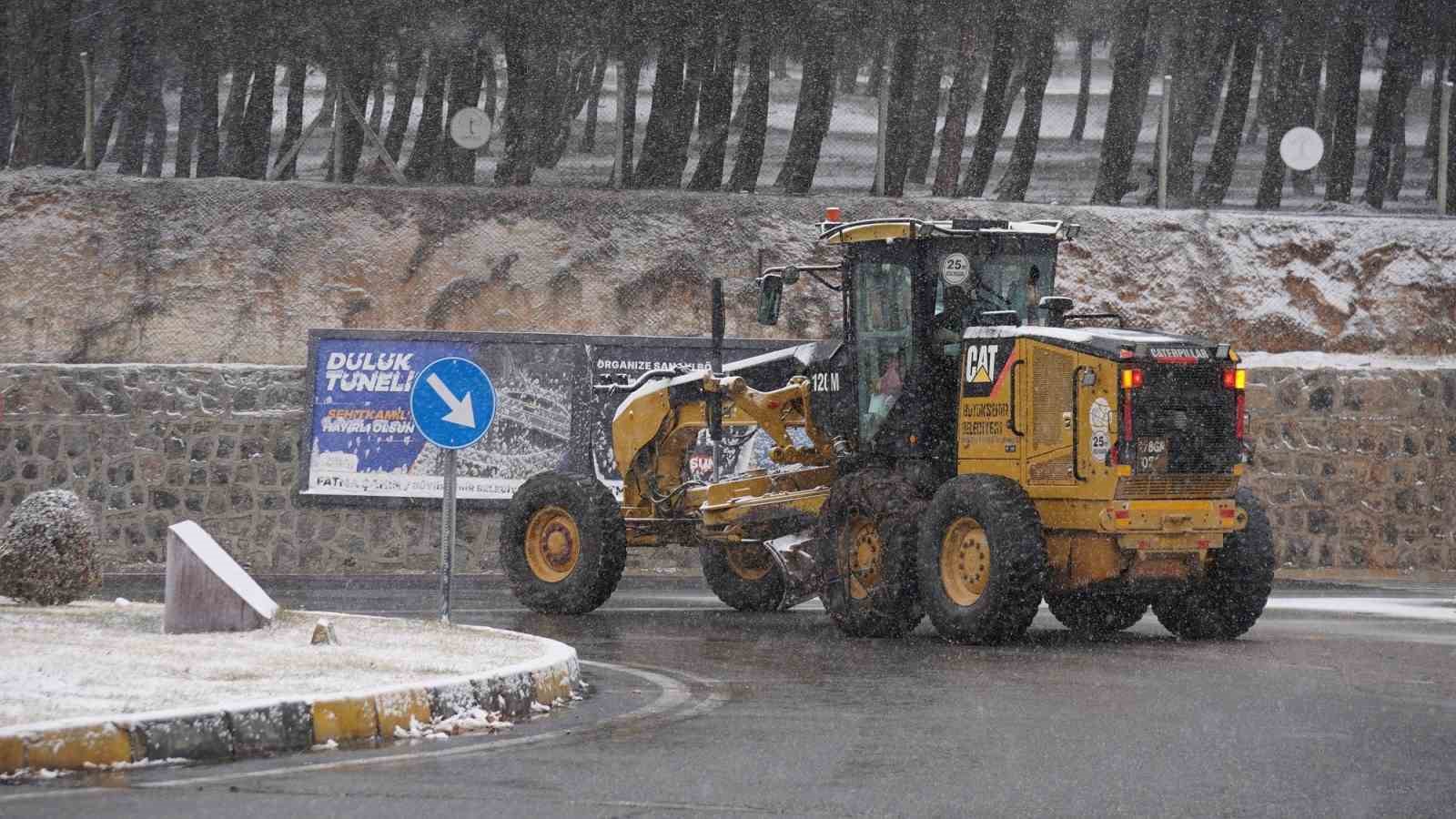 Gaziantep Büyükşehir, kar yağışına yönelik tüm aşamalarda sahada
