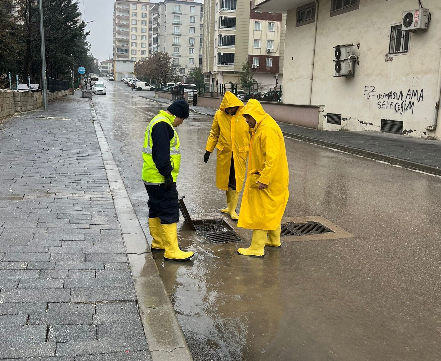 Gaziantep Büyükşehir yağışa karşı sahada

