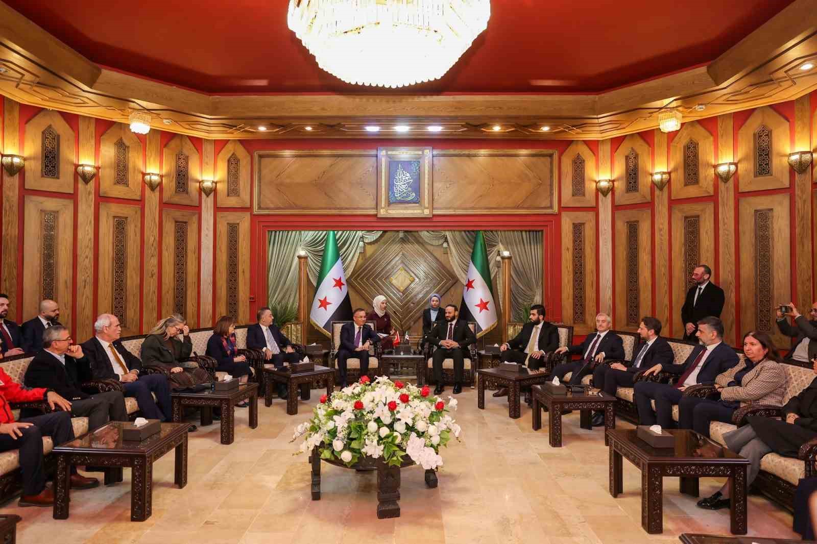 Gaziantep Büyükşehir’den Halep’e yeşil alan ve ulaşım desteği
