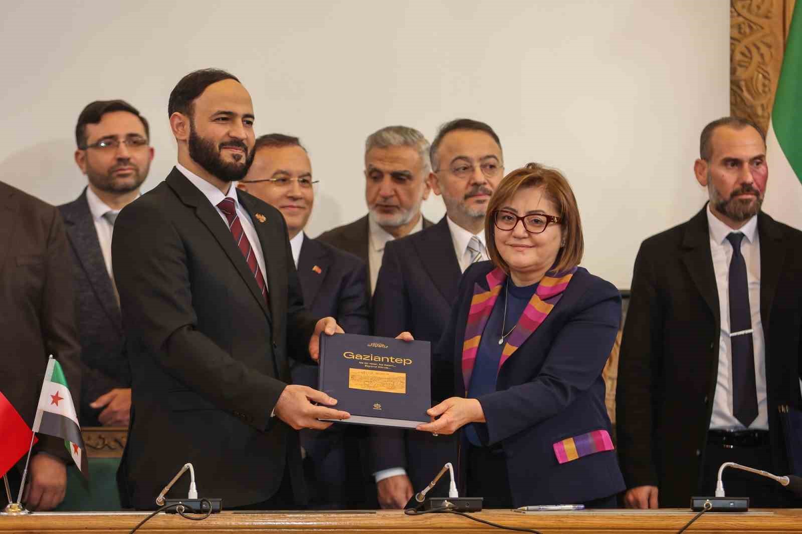 Gaziantep Büyükşehir’den Halep’e yeşil alan ve ulaşım desteği
