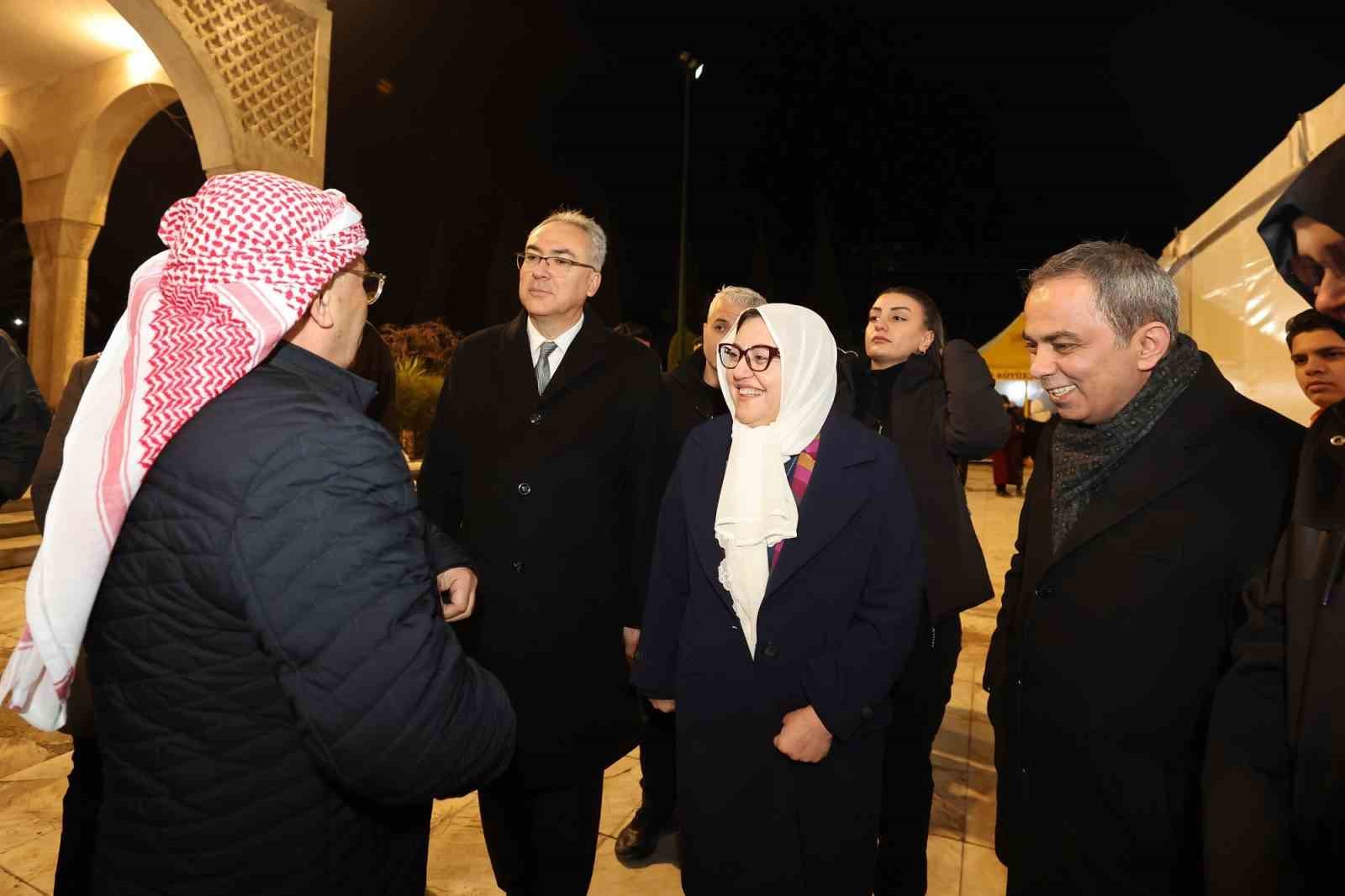 Gaziantep Büyükşehir’den Halep’te 10 bin kişilik iftar
