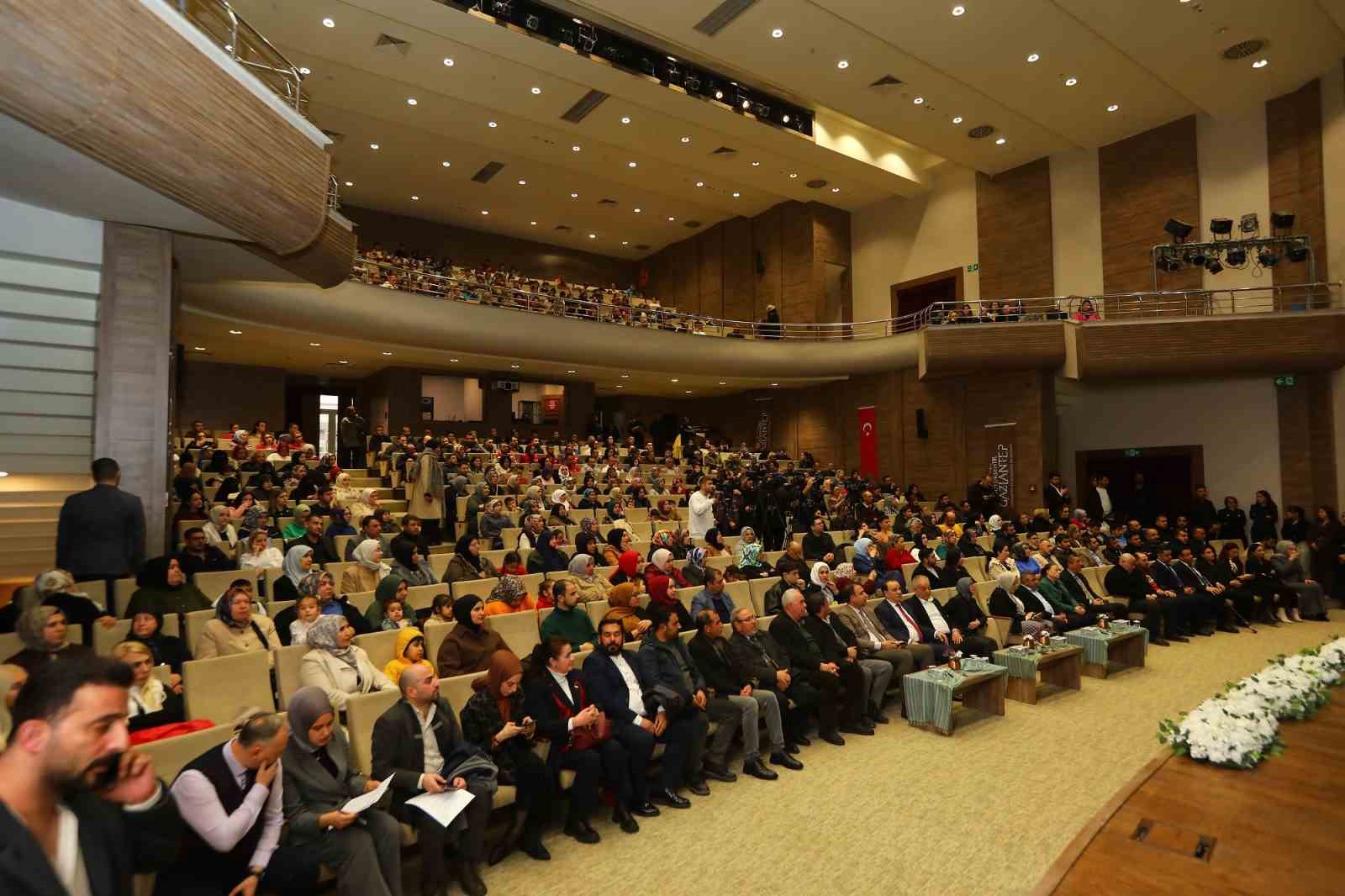 Gaziantep Büyükşehir’in ev sahipliğinde "Yeşil Otobüs" Belgesel Filmi’nin ilk gösterimi yapıldı
