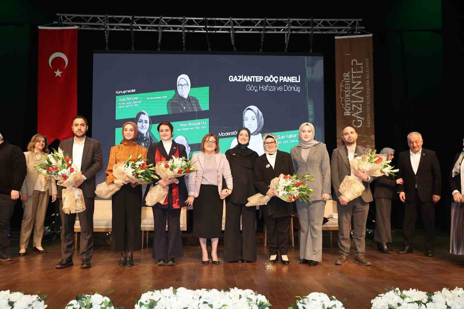 Gaziantep Büyükşehir’in ev sahipliğinde "Yeşil Otobüs" belgeselinin ilk gösterimi yapıldı
Gaziantep Büyükşehir’in ev sahipliğinde "Yeşil Otobüs" belgeselinin ilk gösterimi yapıldı