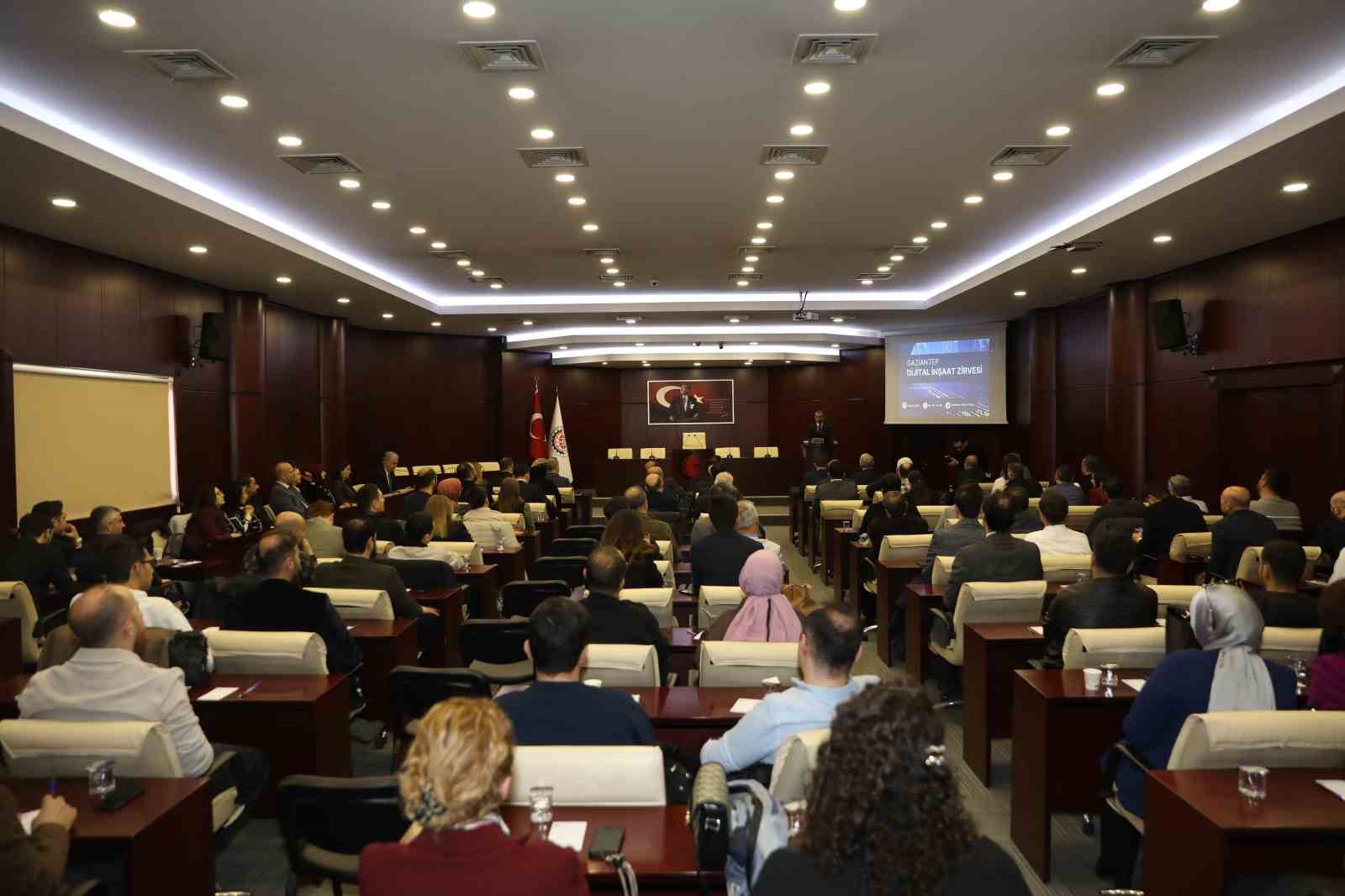 Gaziantep Dijital İnşaat Zirvesi’nde sektörün geleceği konuşuldu
