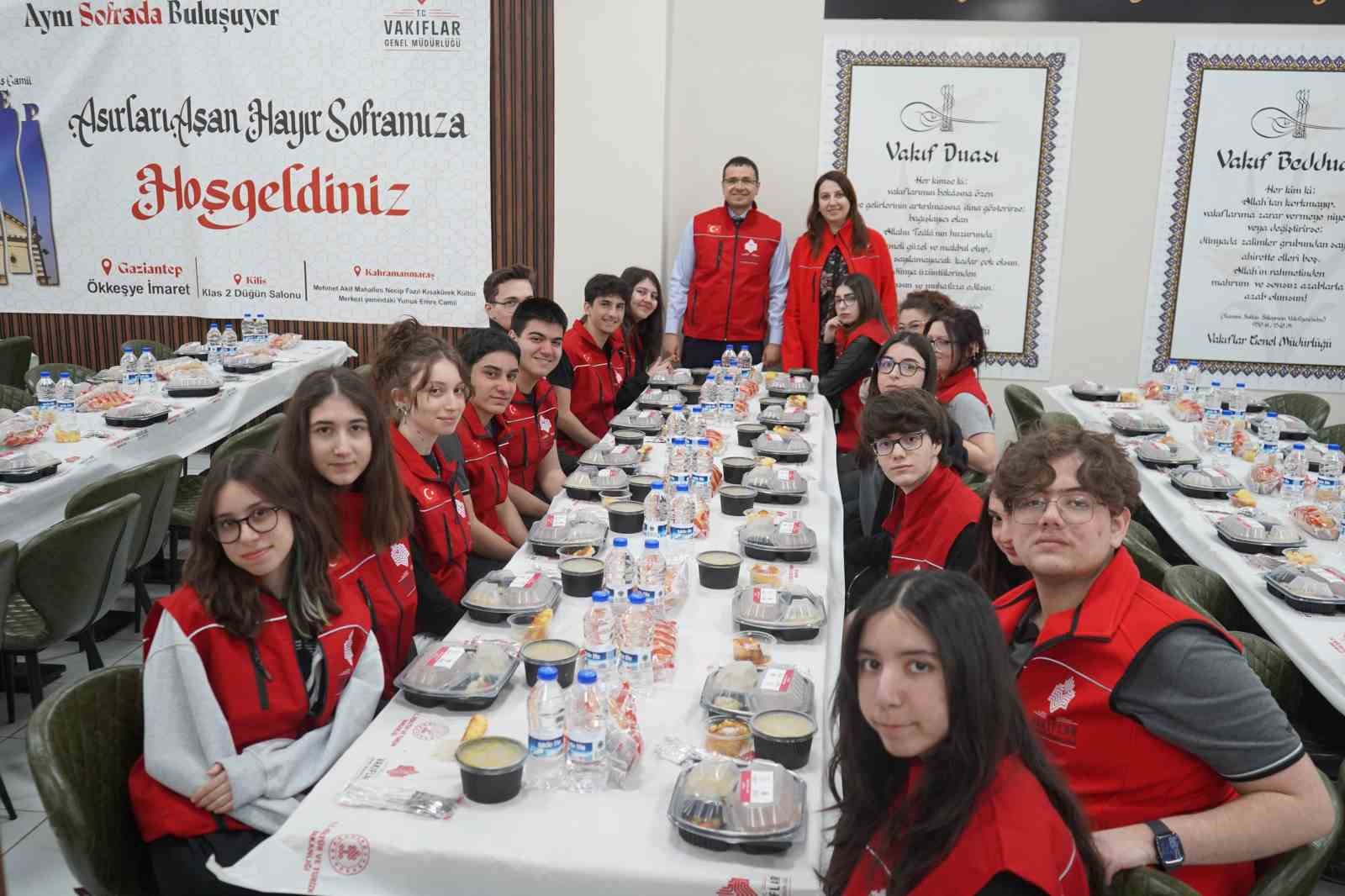 Gaziantep Kolej Vakfı öğrencileri, gönül sofrasında buluştu
