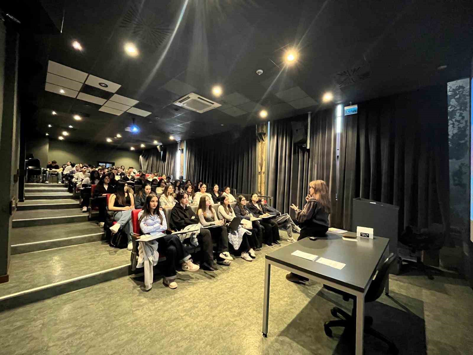 Gaziantep Kolej Vakfı Özel Liseleri öğrencileri Ankara ve İstanbul’u mercek altına aldı
