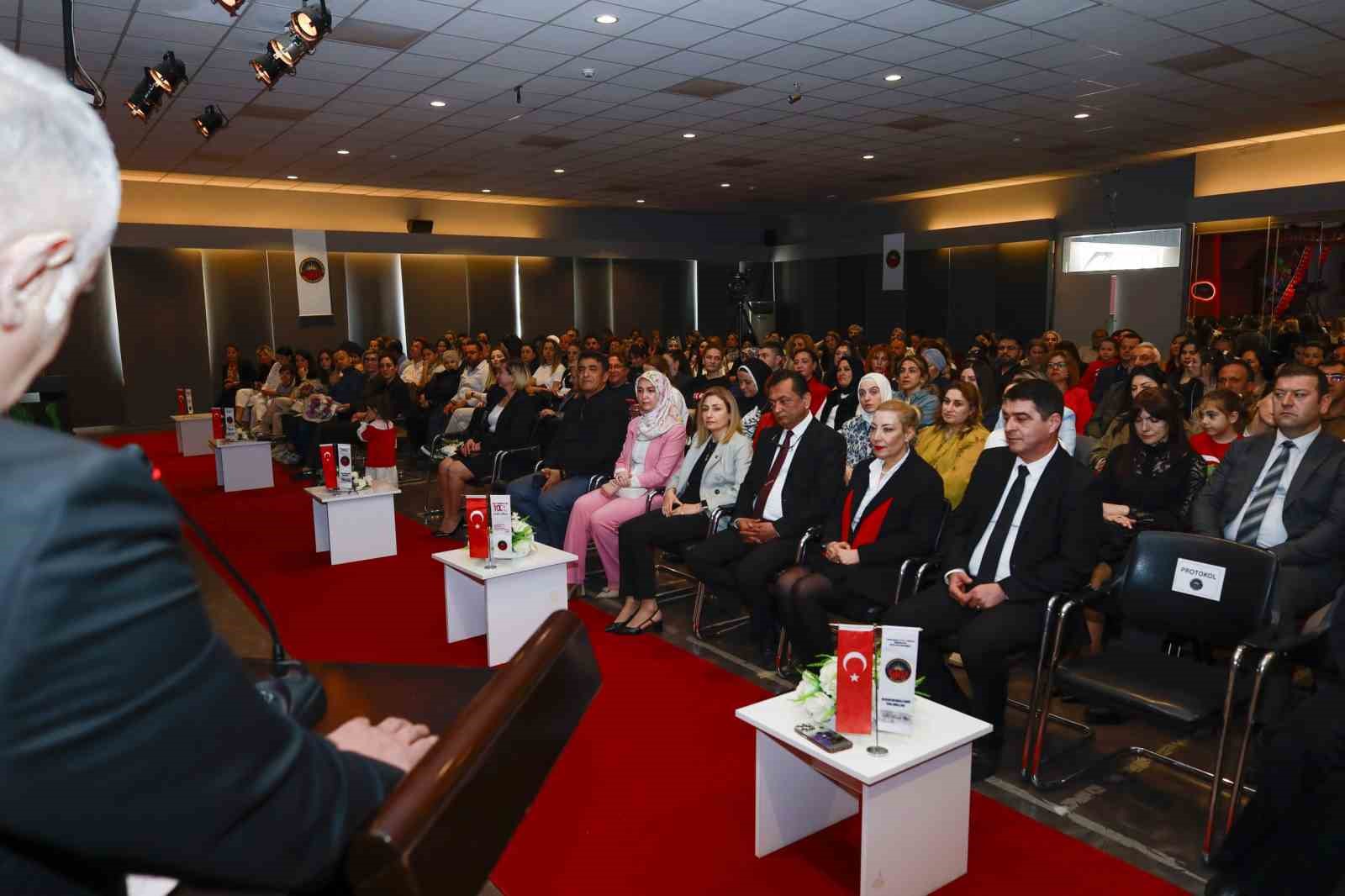 Gaziantep Kolej Vakfı’nda buruk 23 Nisan
