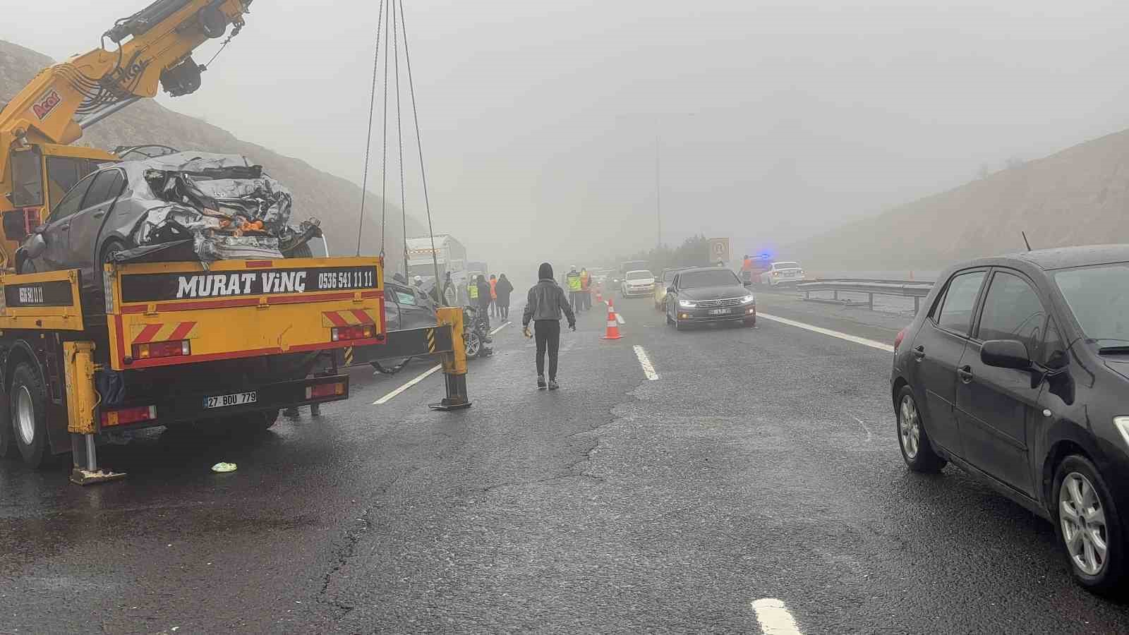 Gaziantep-Şanlıurfa otoyolu kontrollü şekilde trafiğe açıldı

