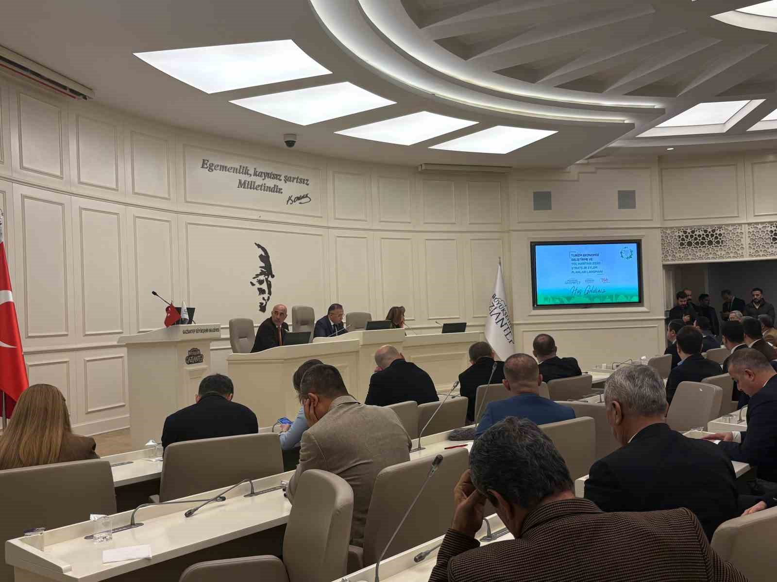 "Gaziantep Turizm Ekonomisi Geliştirme ve Yol Haritası 2030" tanıtıldı
"Gaziantep Turizm Ekonomisi Geliştirme ve Yol Haritası 2030" tanıtıldı