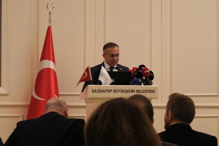 "Gaziantep Turizm Ekonomisi Geliştirme ve Yol Haritası 2030" tanıtıldı
"Gaziantep Turizm Ekonomisi Geliştirme ve Yol Haritası 2030" tanıtıldı