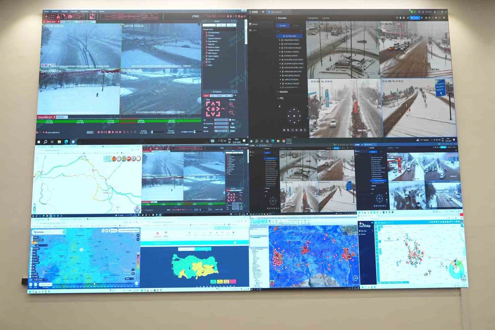 Gaziantep Valisi Çeber: "Trafiğe kapalı yolumuz yok"
Gaziantep Valisi Çeber: "Trafiğe kapalı yolumuz yok"