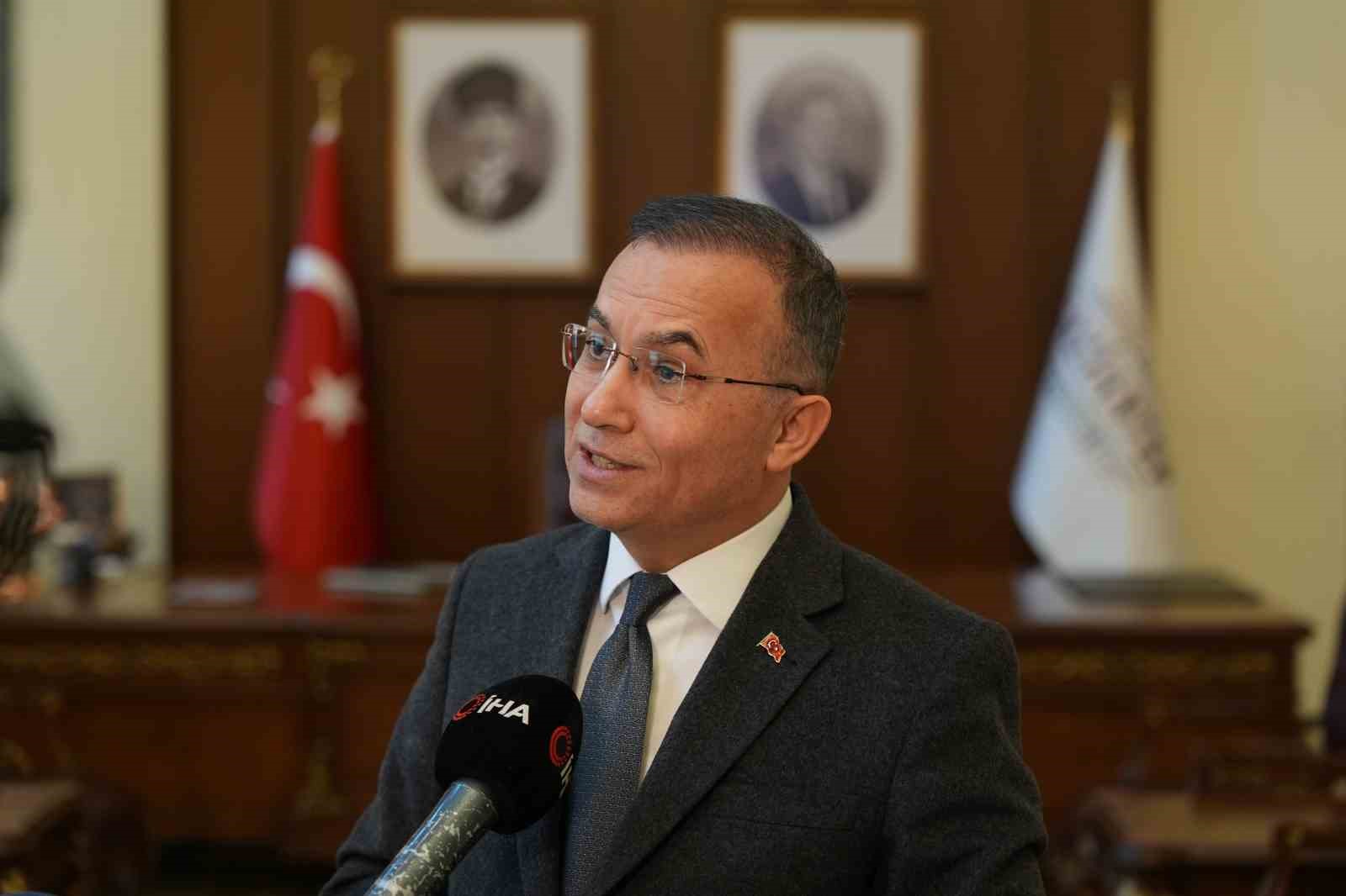 Gaziantep Valisi Çeber: "Trafiğe kapalı yolumuz yok"
Gaziantep Valisi Çeber: "Trafiğe kapalı yolumuz yok"