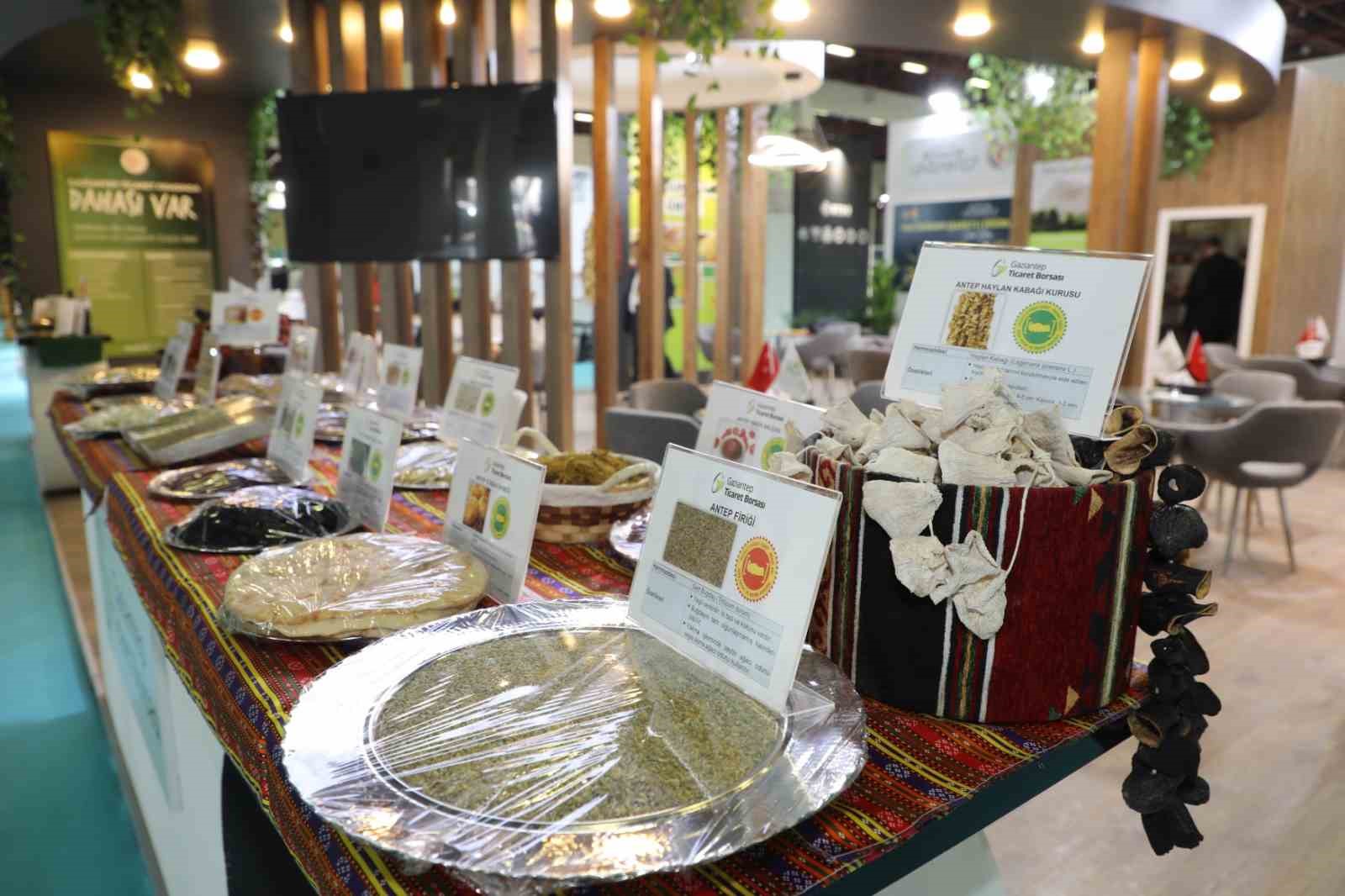 Gaziantep’in 109 coğrafi işaretli ürünü YÖREX’te gövde gösterisi yaptı
