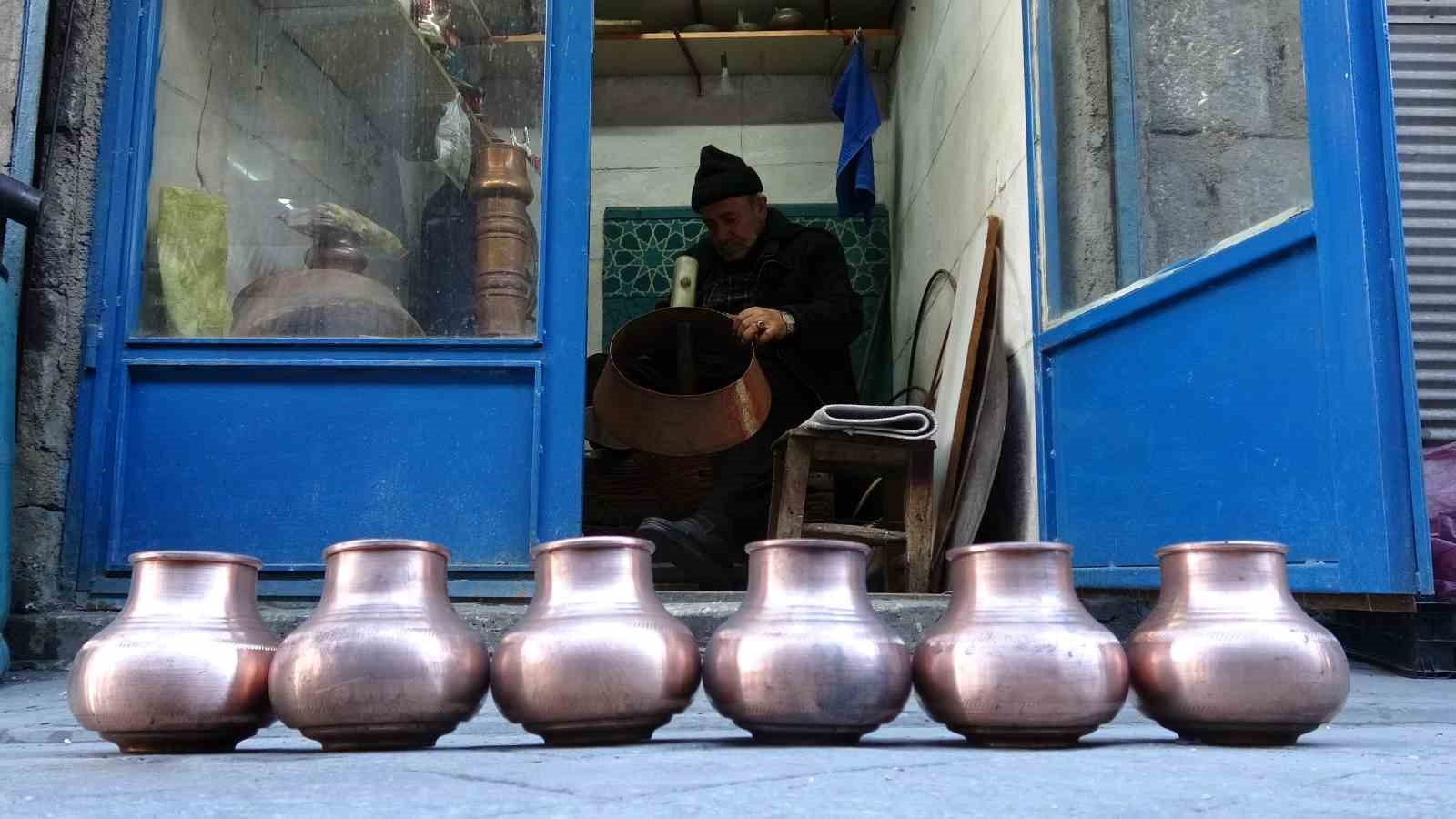 Gaziantep’in en yaşlı bakır ustası
Gaziantep’in en yaşlı bakır ustası