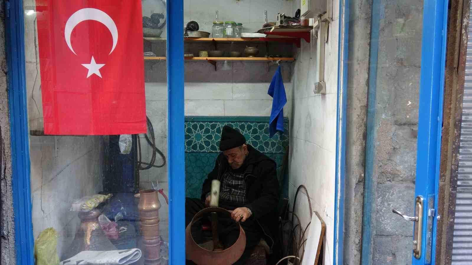 Gaziantep’in en yaşlı bakır ustası
Gaziantep’in en yaşlı bakır ustası