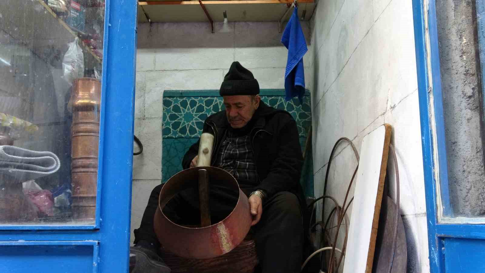 Gaziantep’in en yaşlı bakır ustası
Gaziantep’in en yaşlı bakır ustası