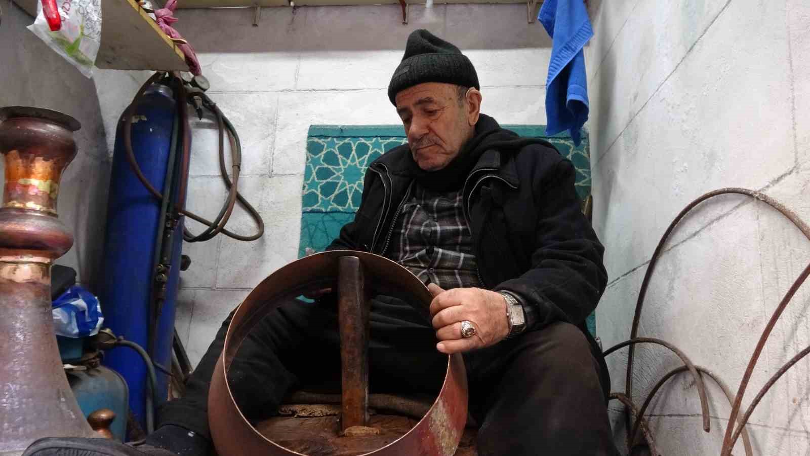 Gaziantep’in en yaşlı bakır ustası
Gaziantep’in en yaşlı bakır ustası