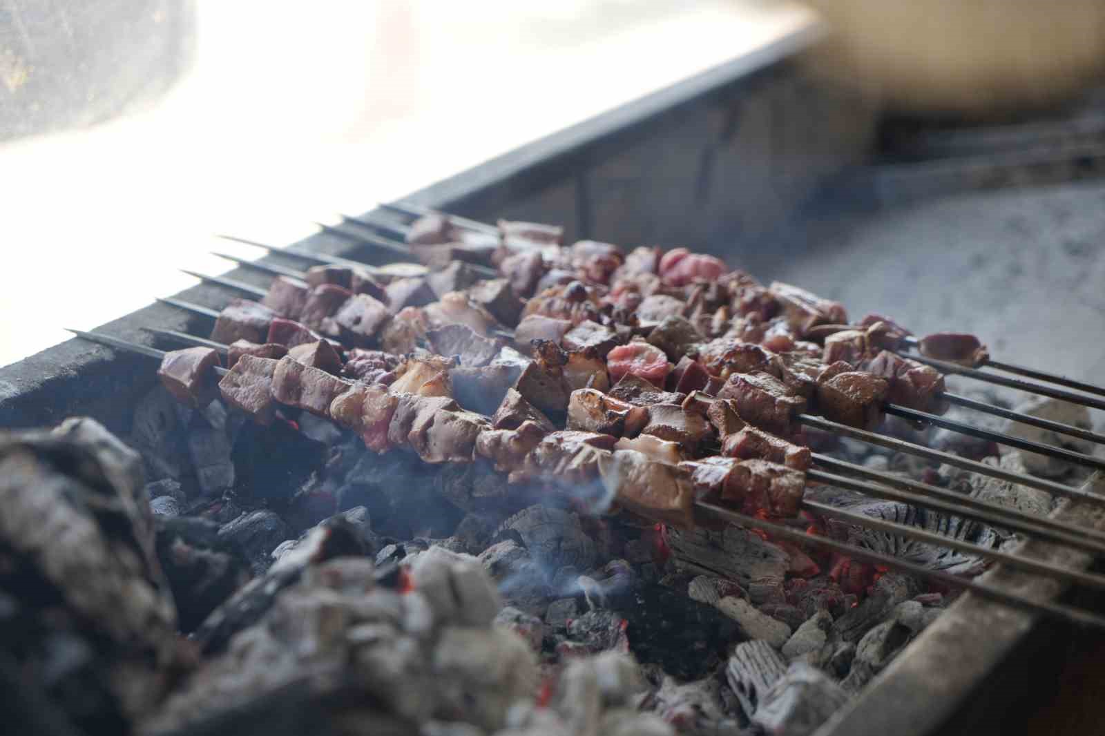 Gaziantep’in kadın ciğer ustası müşterilerden tam not alıyor
