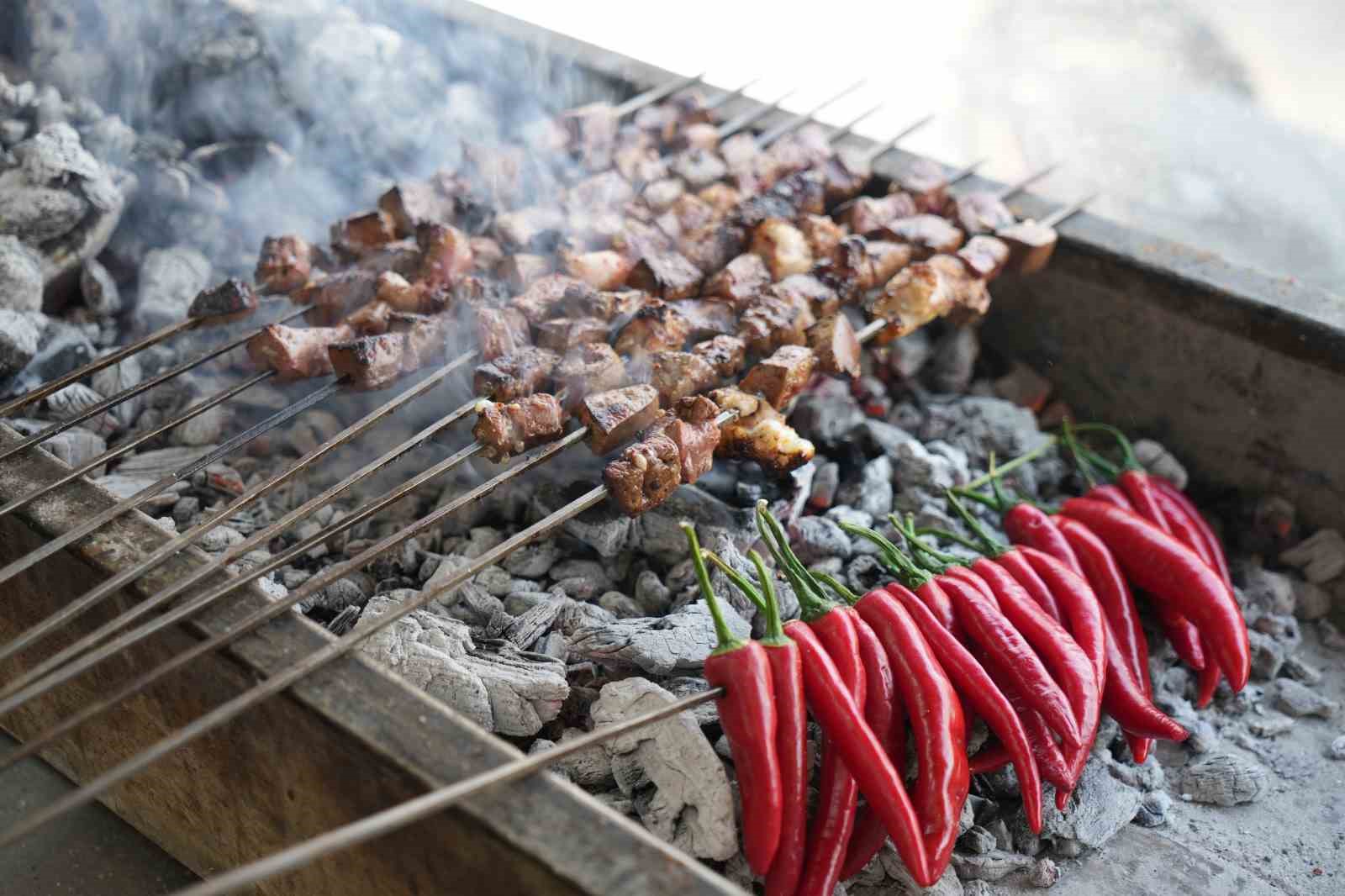 Gaziantep’in kadın ciğer ustası müşterilerden tam not alıyor
