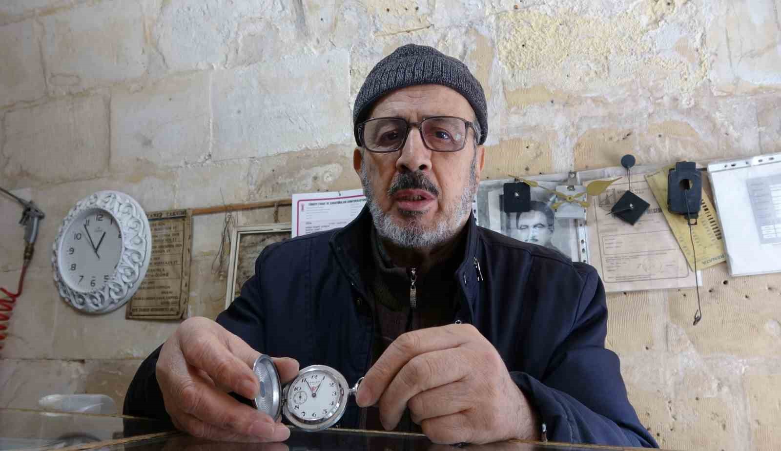 Gaziantepli 74 yaşındaki saat ustası 65 yıldır zamana ayar veriyor
