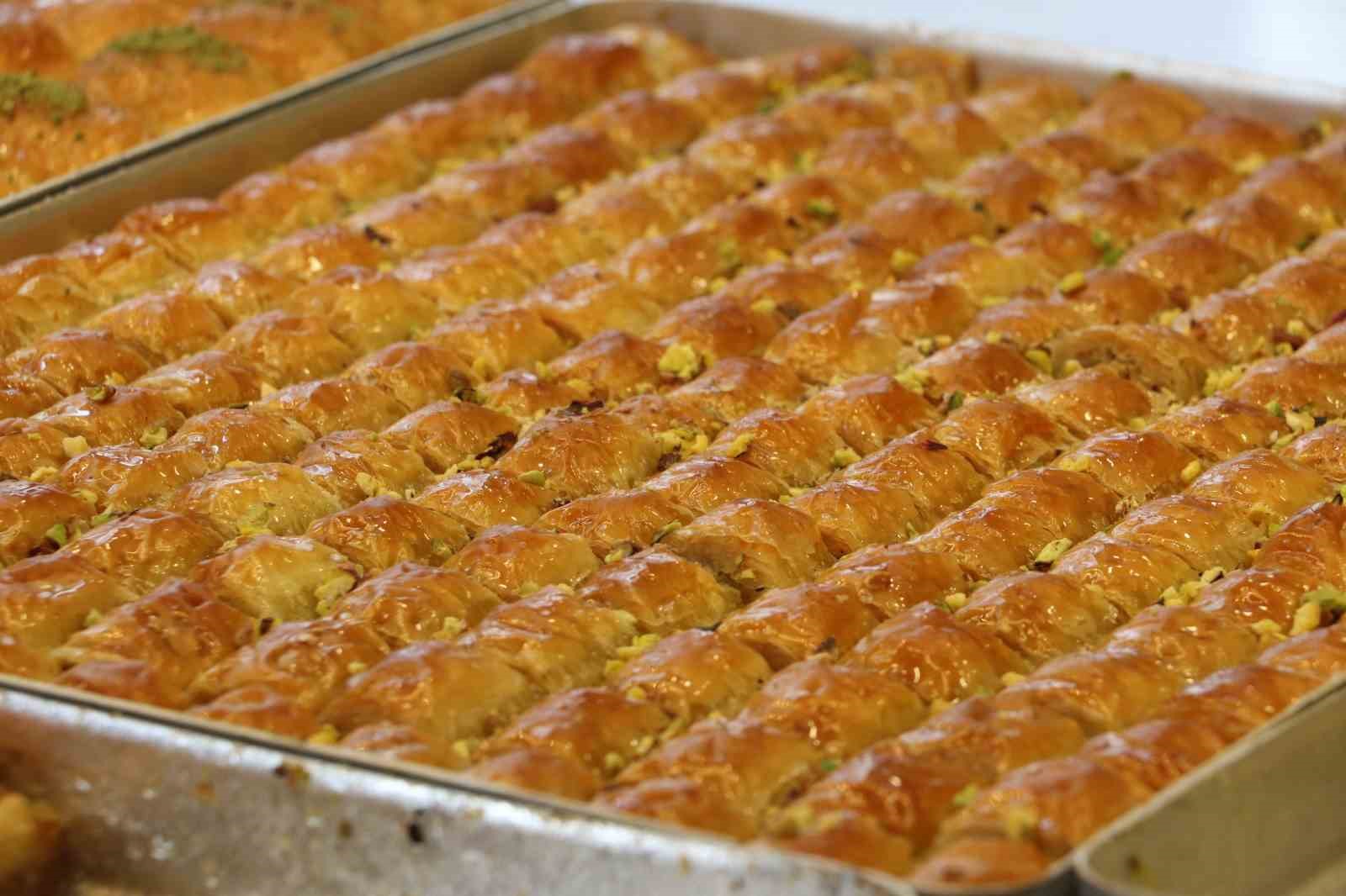 Gaziantepli usta, sahte ile gerçek baklavayı ayırt etmenin yollarını anlattı
