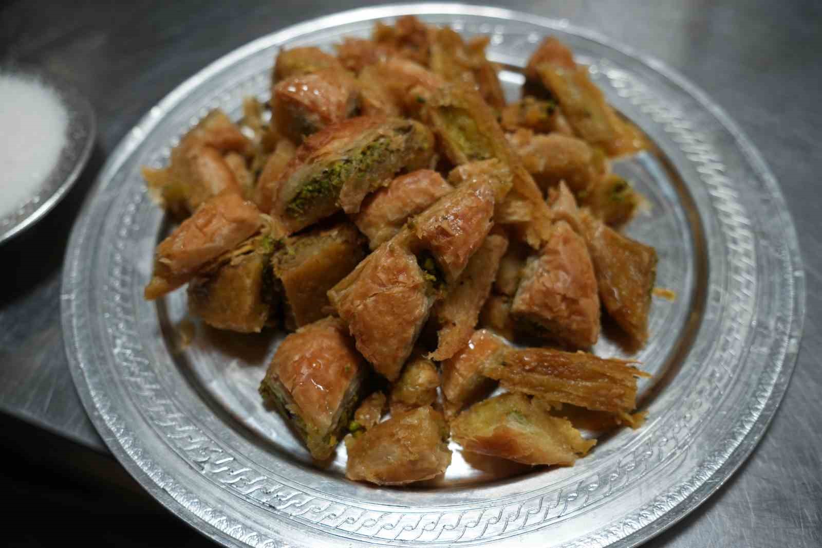 Gazianteplilerin yeni tatlısı "Baklavalı helva"
