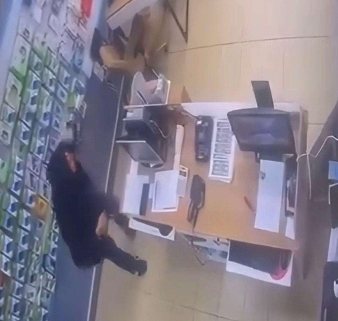 Gaziantep’te 1 kişinin ayaklarından vurulduğu silahlı saldırı kamerada
