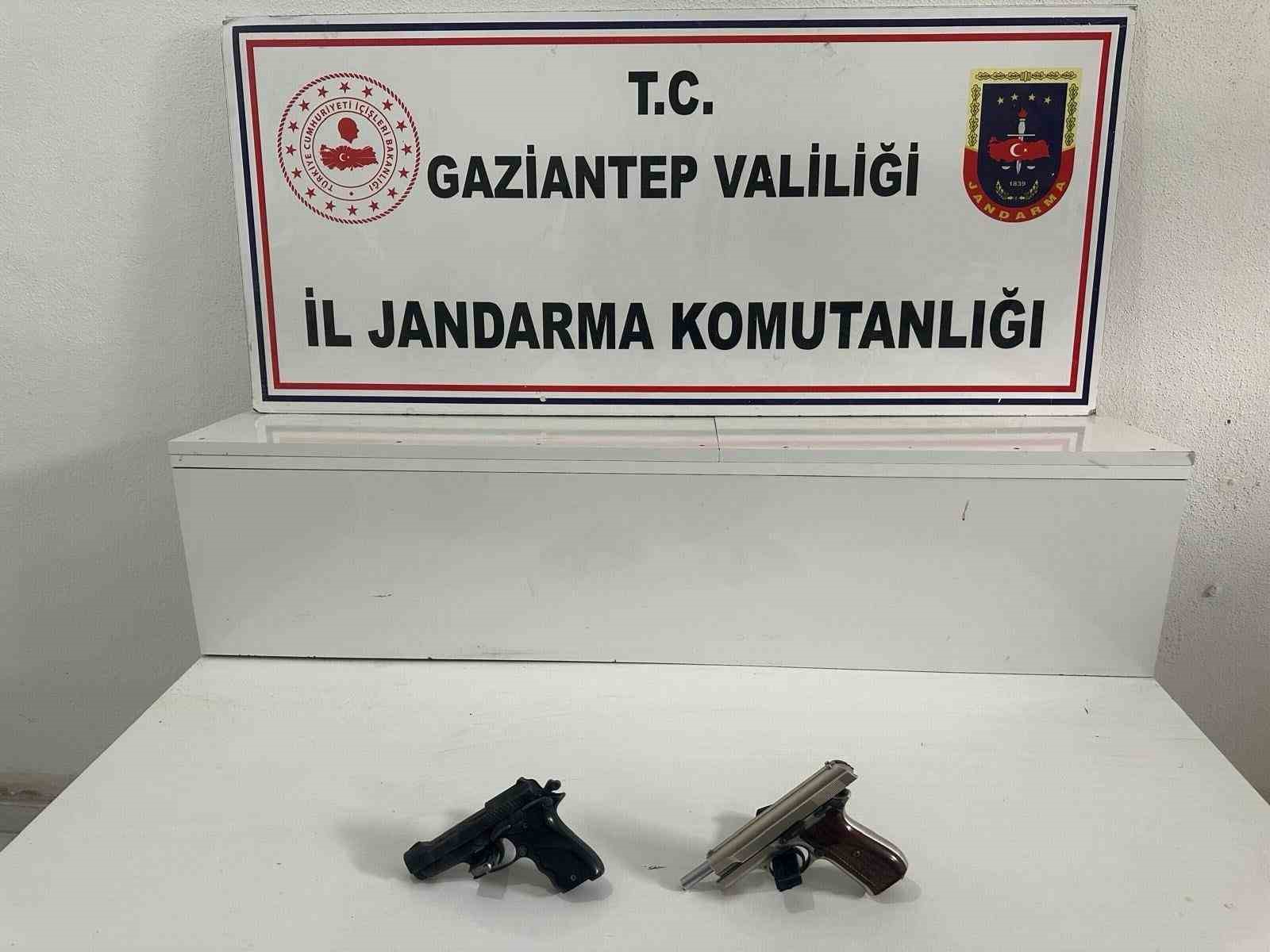 Gaziantep’te 23 adet ruhsatsız silah ele geçirildi: 19 gözaltı
