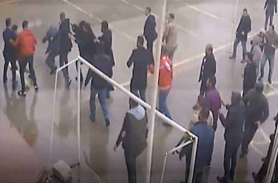 Gaziantep’te 3 kardeşin öldüğü muhtarlık kavgasında sanığa 75 yıl ceza
Gaziantep’te 3 kardeşin öldüğü muhtarlık kavgasında sanığa 75 yıl ceza