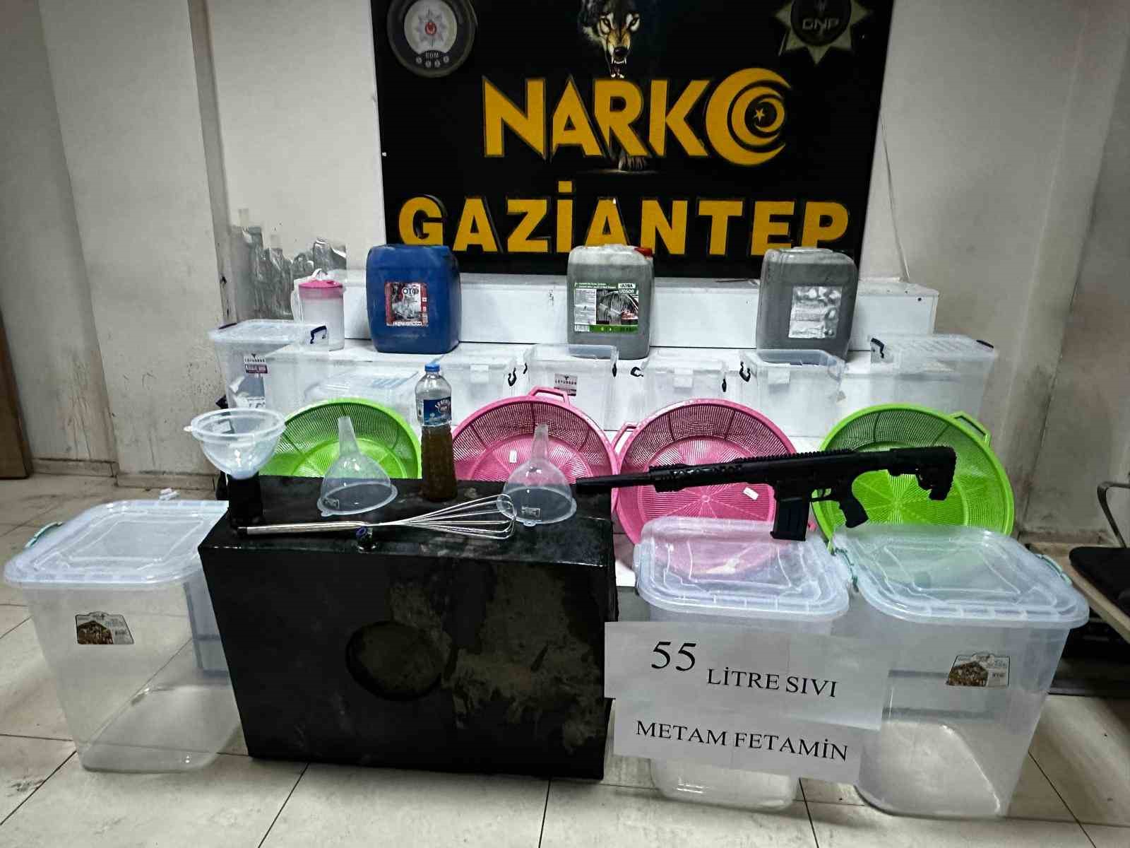 Gaziantep’te 55 litre sıvı metamfetamin ele geçirildi, 3 şahıs tutuklandı

