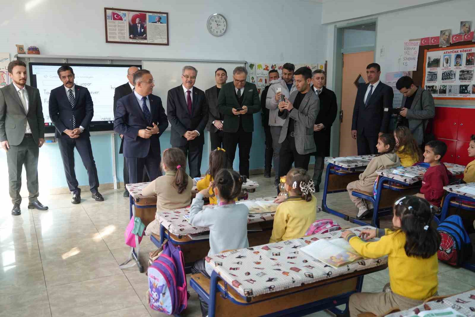 Gaziantep’te 690 bin öğrenci karne heyecanı yaşadı
