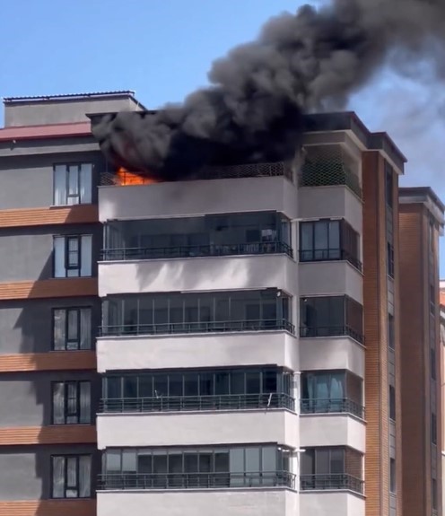 Gaziantep’te 8 katlı binada korkutan yangın
