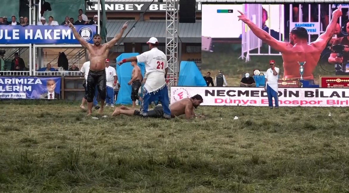 Gaziantep’te altın kemer Mustafa Taş’ın
