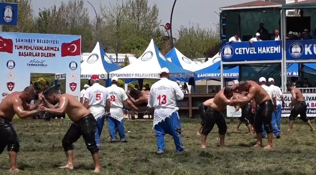 Gaziantep’te altın kemer Mustafa Taş’ın
