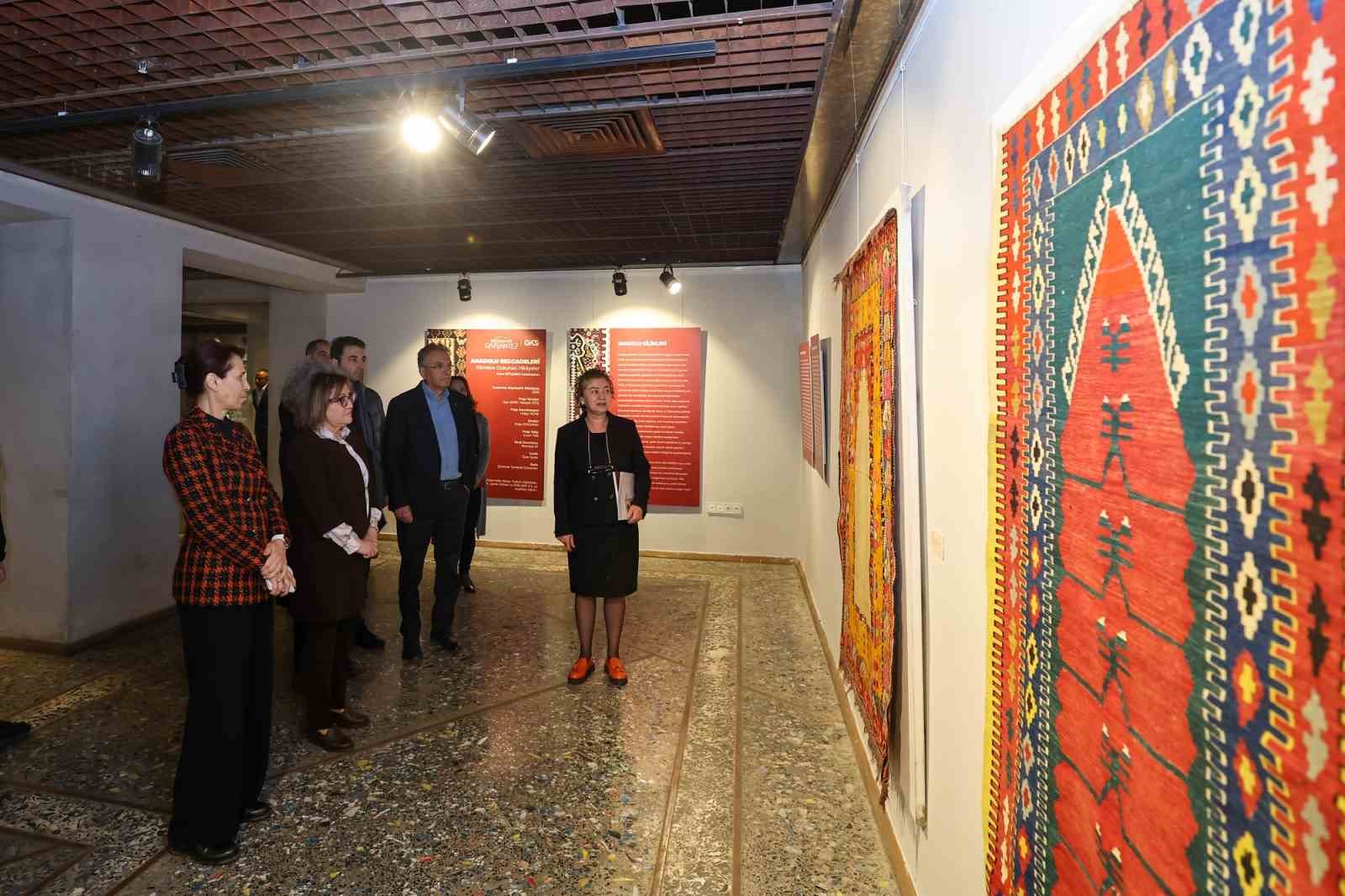 Gaziantep’te Anadolu seccadelerinin hikayesinin yer aldığı sergi ziyarete açıldı
Gaziantep’te Anadolu seccadelerinin hikayesinin yer aldığı sergi ziyarete açıldı