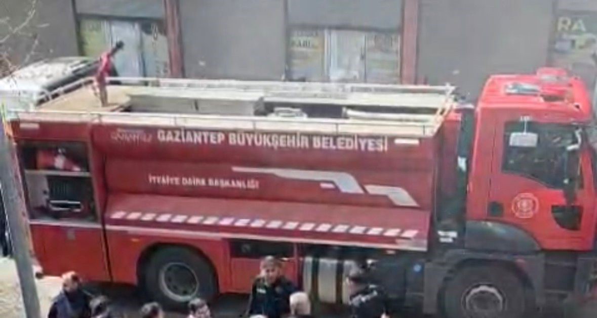 Gaziantep’te ayakkabı imalathanesinde korkutan yangın
