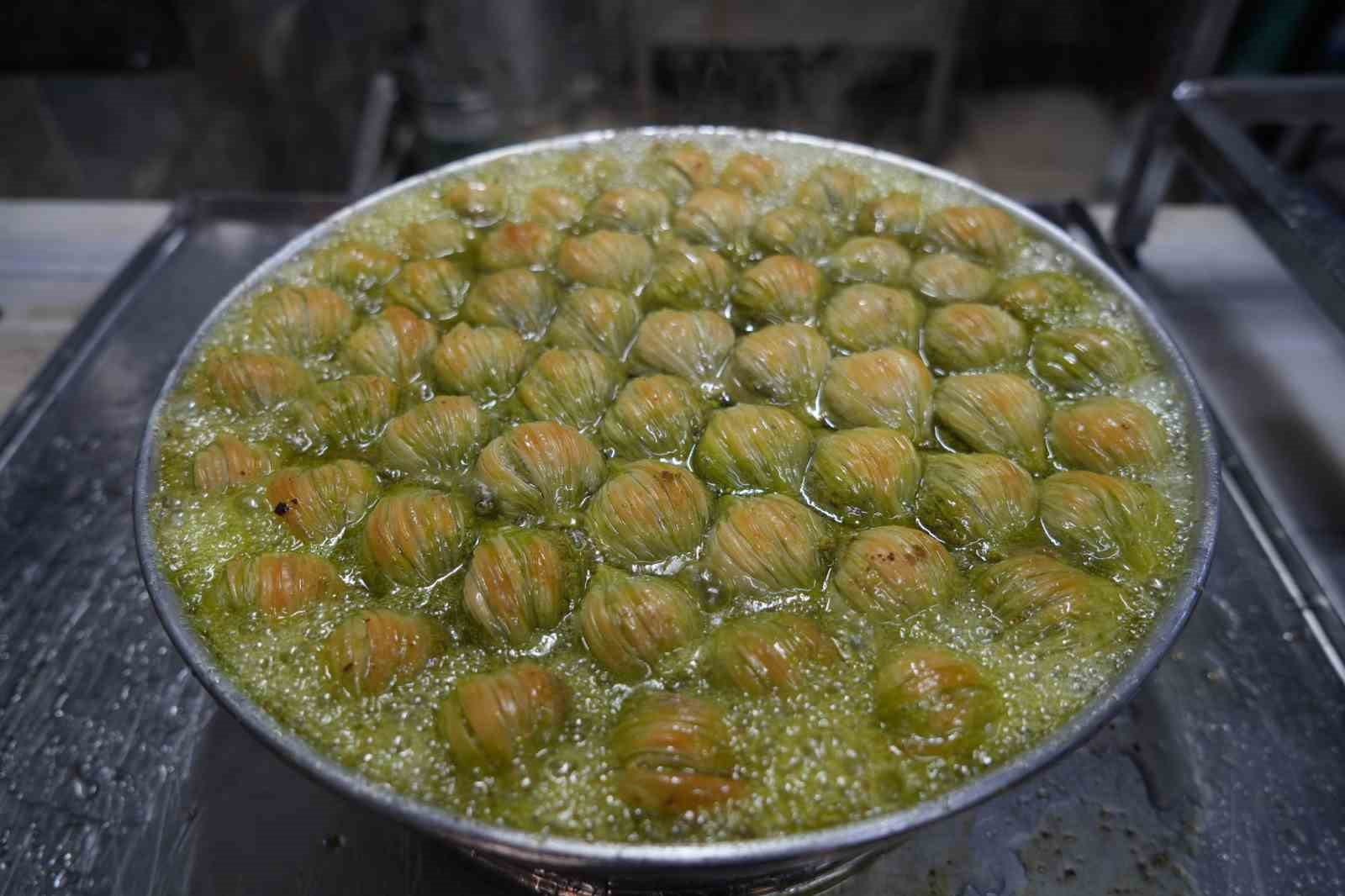 Gaziantep’te baklavacılarda bayram yoğunluğu: Günlük üretim 20 tona ulaştı
